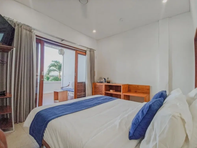 Standard Double room with partial ocean view