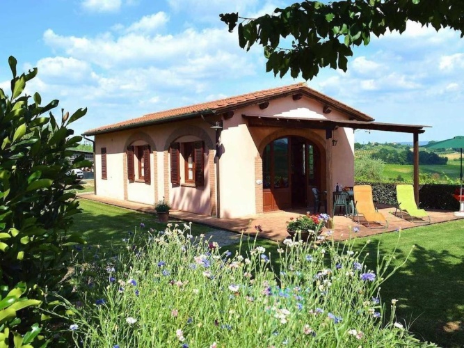 2 Bedrooms Villa