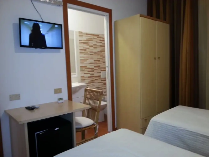 Standard Triple room with ocean view