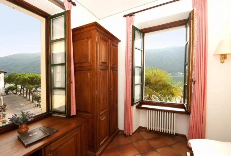Standard Double room with lake view