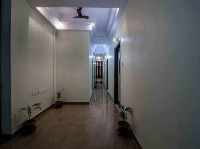 OYO 15253 Pluto Residency