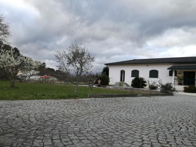 4 Bedrooms Cottage