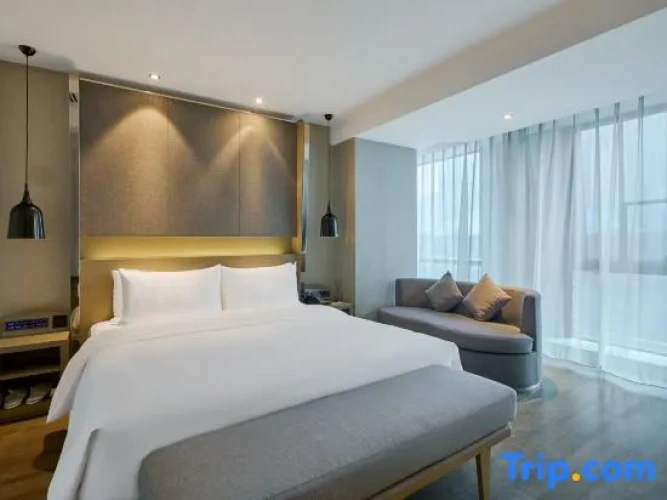 Double Suite with street view