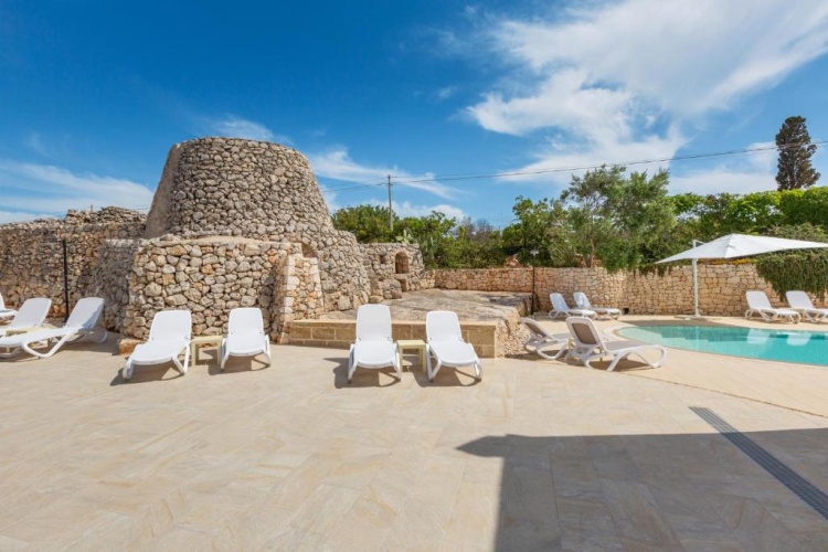 2 Bedrooms Villa