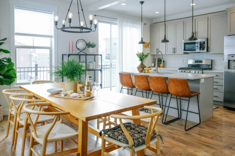 4 Bedrooms Apartment with balcony