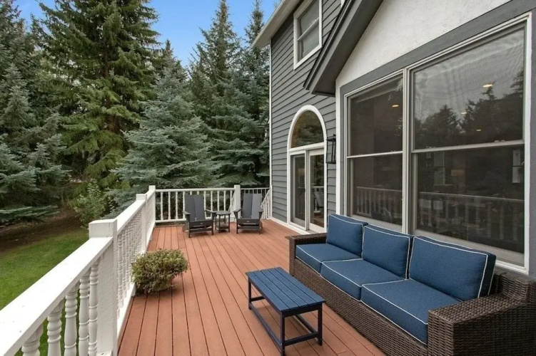 405 Greenway Circle 4 Bedroom Home by RedAwning
