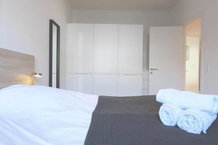 Great 2-bed w Balcony
