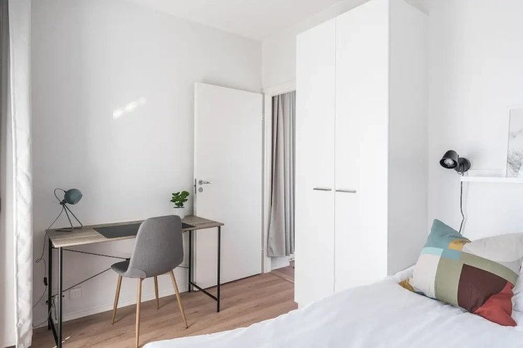 1 Bedroom Business Apartment with balcony