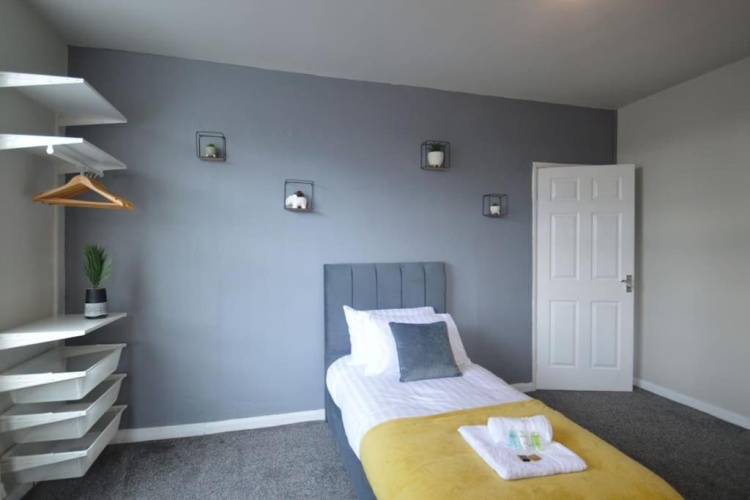 3 Bedrooms Apartment