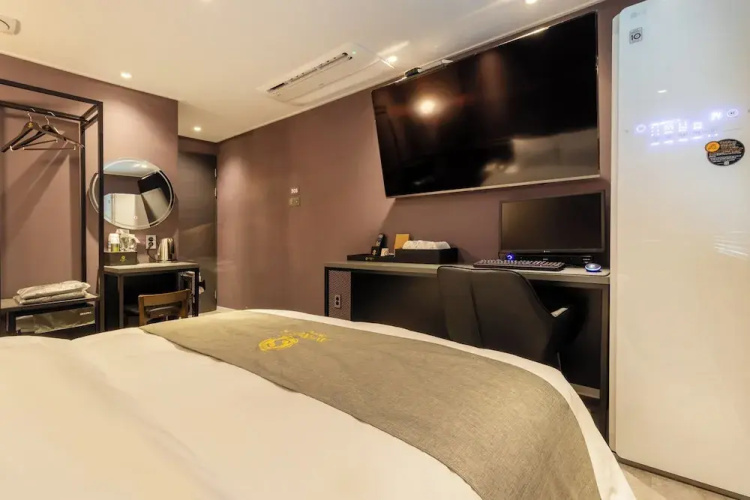Avenue S Hotel