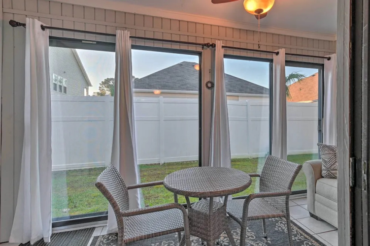 2 Mi to Surfside Beach: Condo w/ Community Pool!