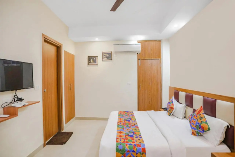 FabExpress Royal Stay