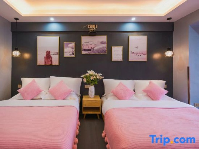Standard Twin room with river view