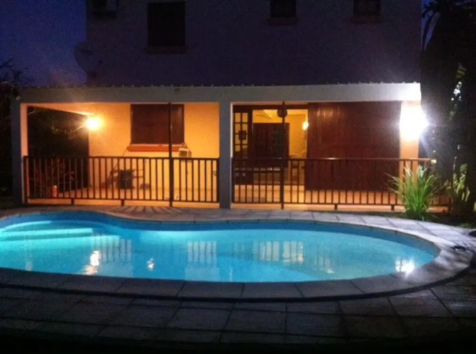 Beautiful 4-bed Villa Pool & Maid in La Preneuse