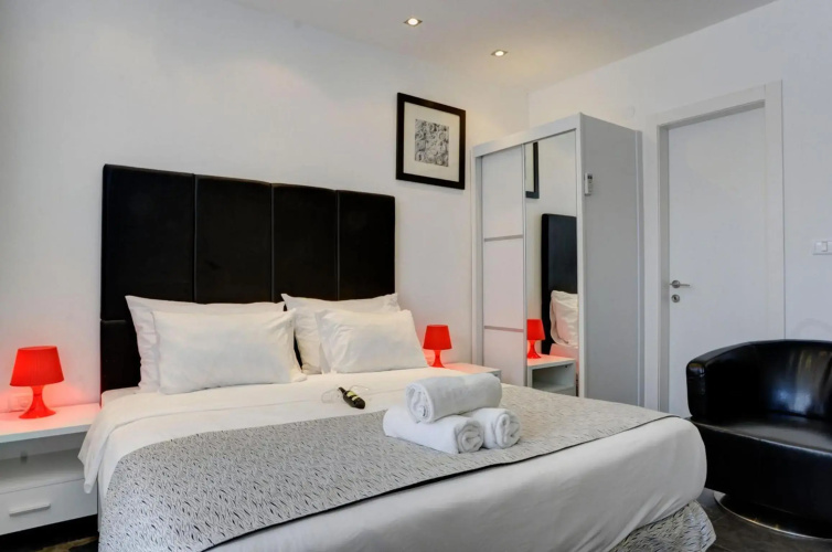 Geula Suites