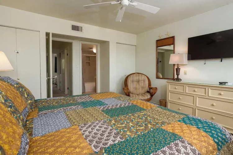 Mariners Court 204