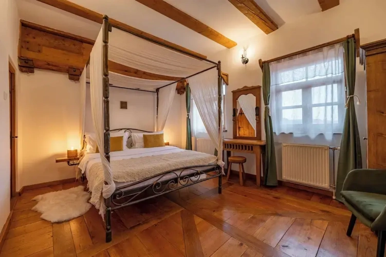 Deluxe Double room with city view