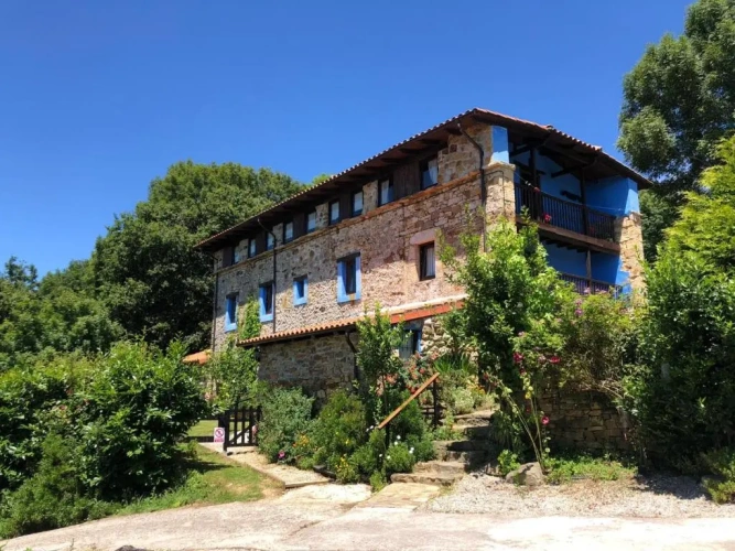 4 Bedrooms Cottage