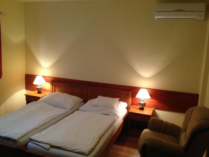 Standard Triple room