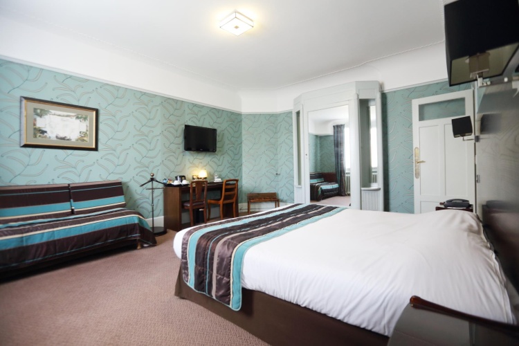 Standard Triple room