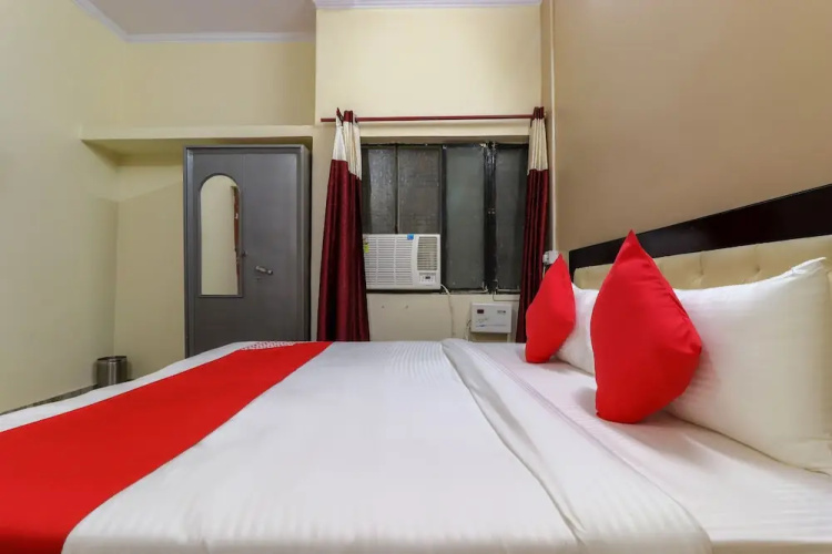 OYO Flagship 49061 Dev Hotel & Restaurant