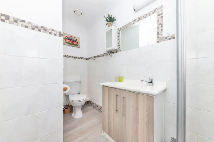 Picturesque 2BD Apartment With Table Mountain View