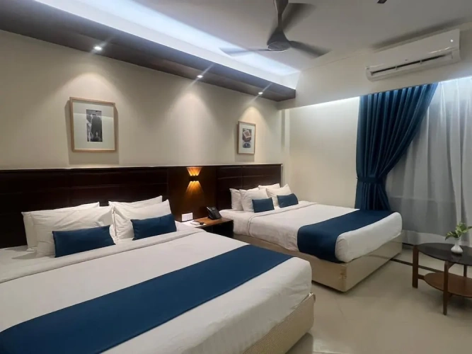 Premium Quadruple room with partial sea view