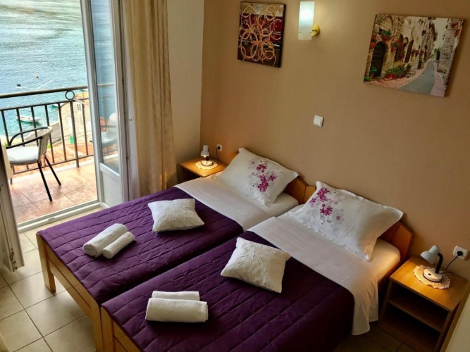 Studio with balcony and with sea view