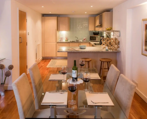 2 Bedrooms Apartment