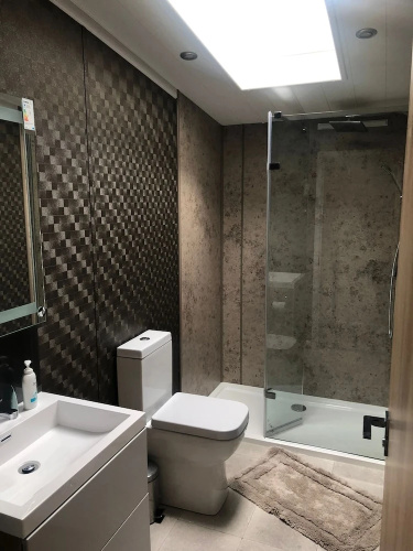 7 Guests - 3 Bedrooms - Pool - Balcony - Parking