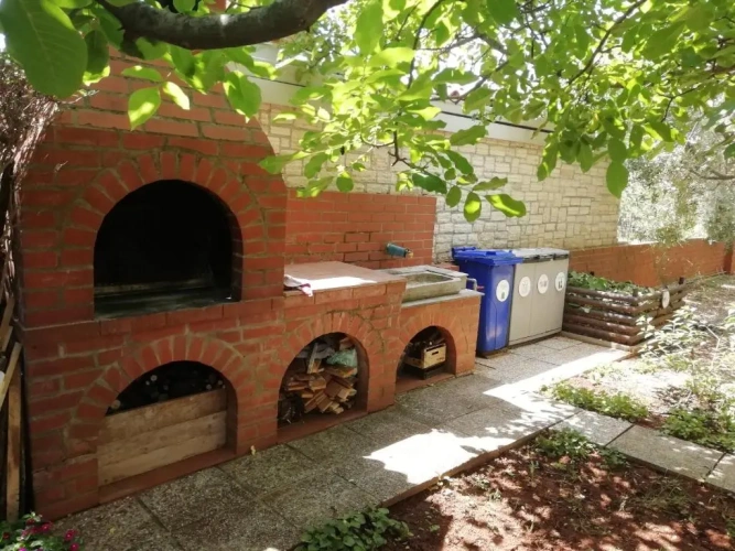 Apartment with garden view