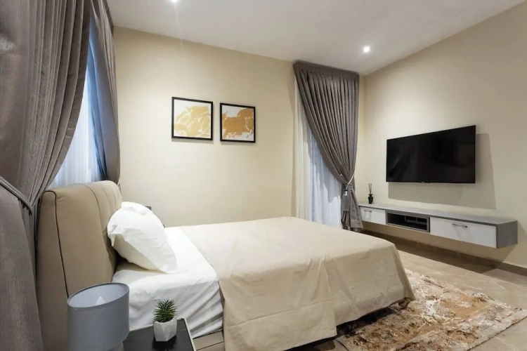 4 Bedrooms Luxury Villa