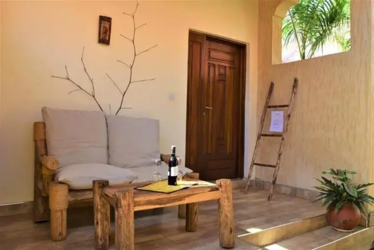 Chanya Lodge.