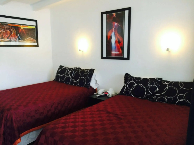 Highlander Motel