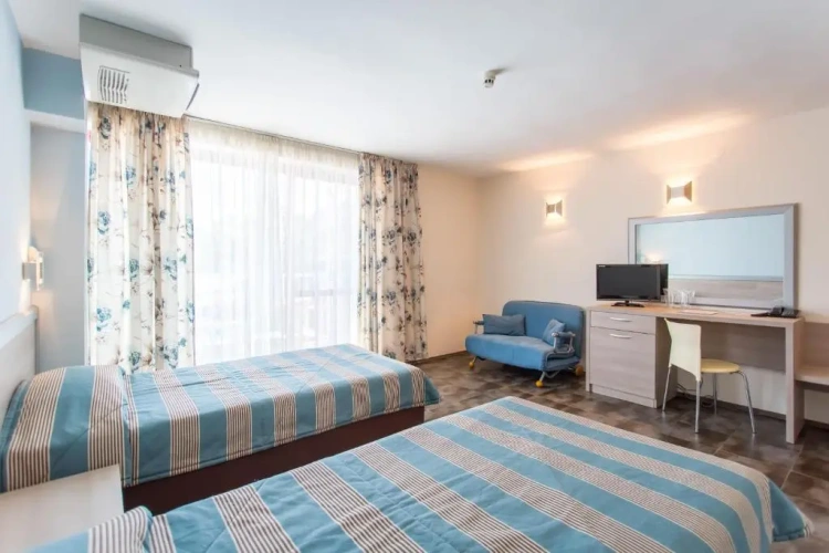 Standard Twin room with balcony