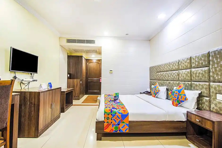 FabHotel Model Town Heights