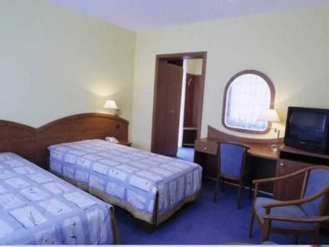 Hotel Cold
