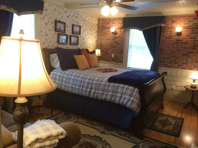 Lee Farm Inn