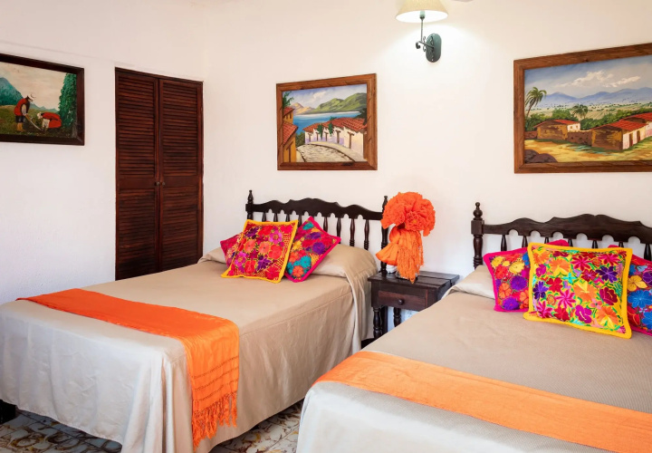 Hotel Posada de Roger - Near Los Muertos Beach
