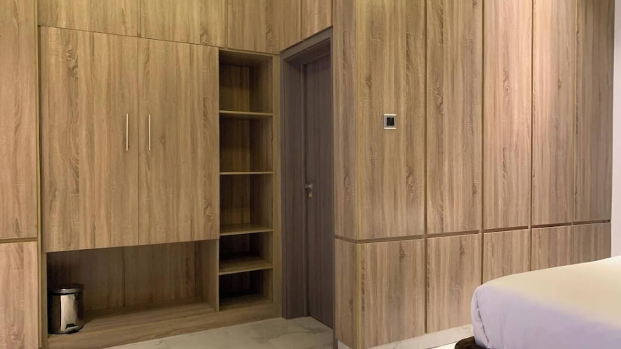 Onyx Royal Hotel And Suites