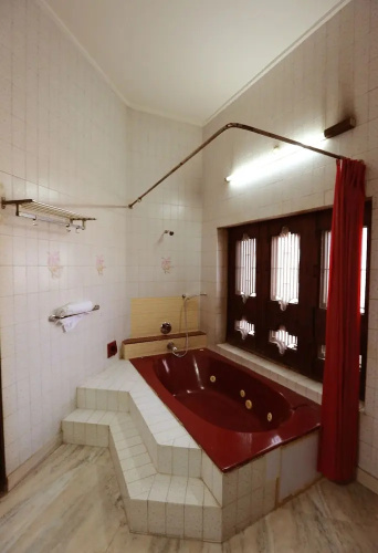 OYO 8844 Meadows Inn