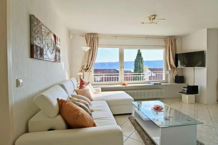 Seeterrasse mit Seeblick