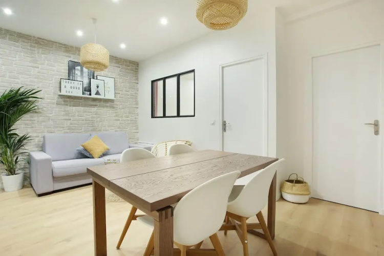 2 Bedrooms 253 St Denis