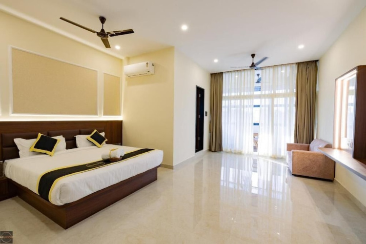 Reunion DeHomes - Premium Suites