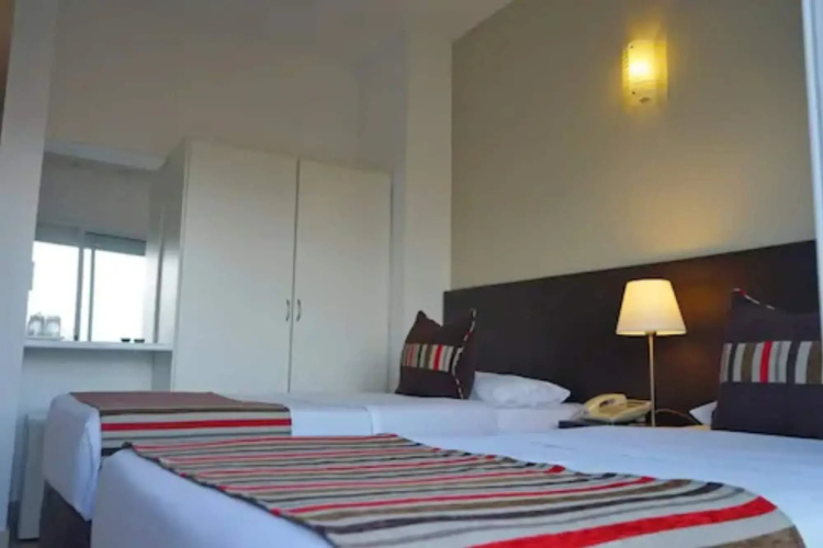 De la Plaza Hotel