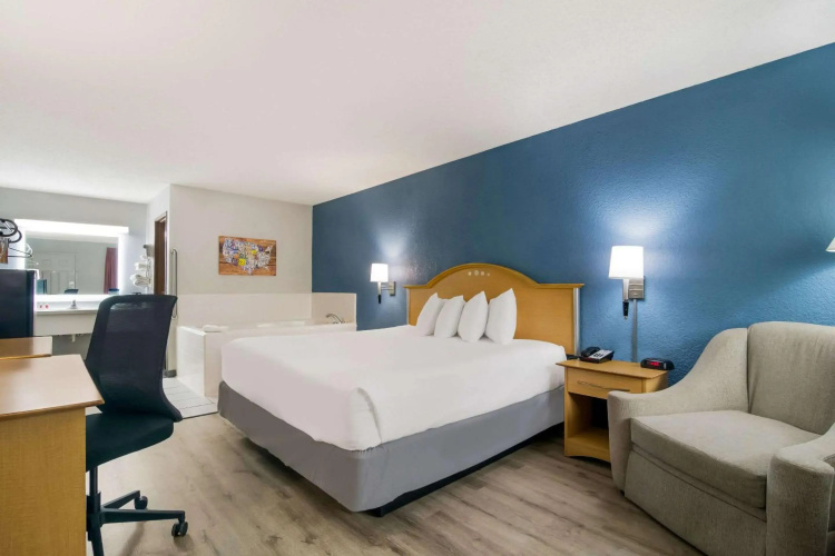 Econo Lodge Branson Theater District