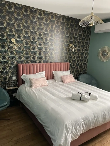 Comfort room with city view