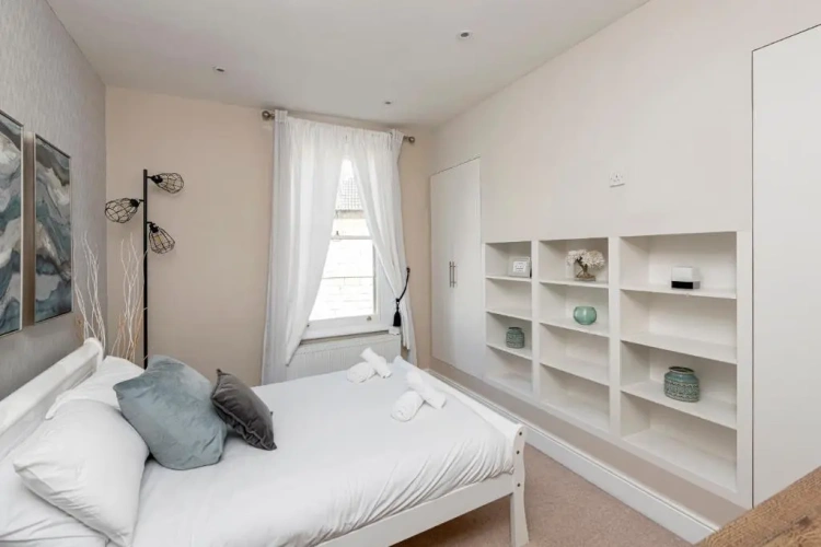 3 Bedrooms Apartment
