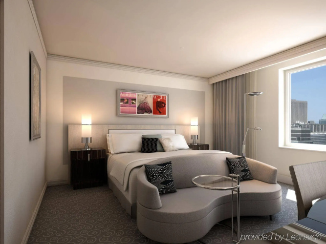 Vogue Hotel Montreal Downtown, Curio Collection by Hilton
