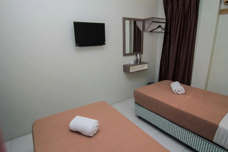 Qish Hotel